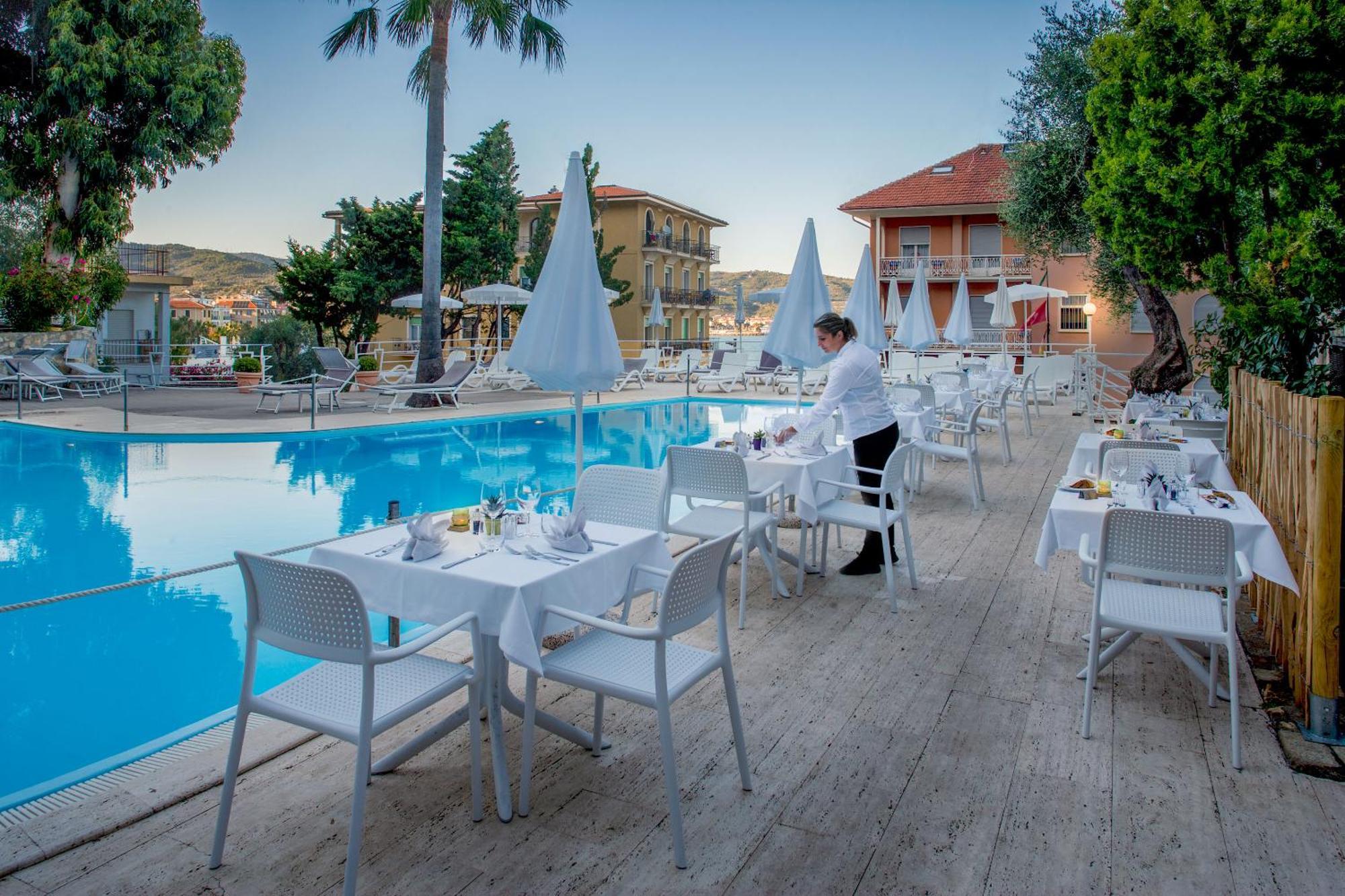 Hotel Moresco Diano Marina Exterior foto