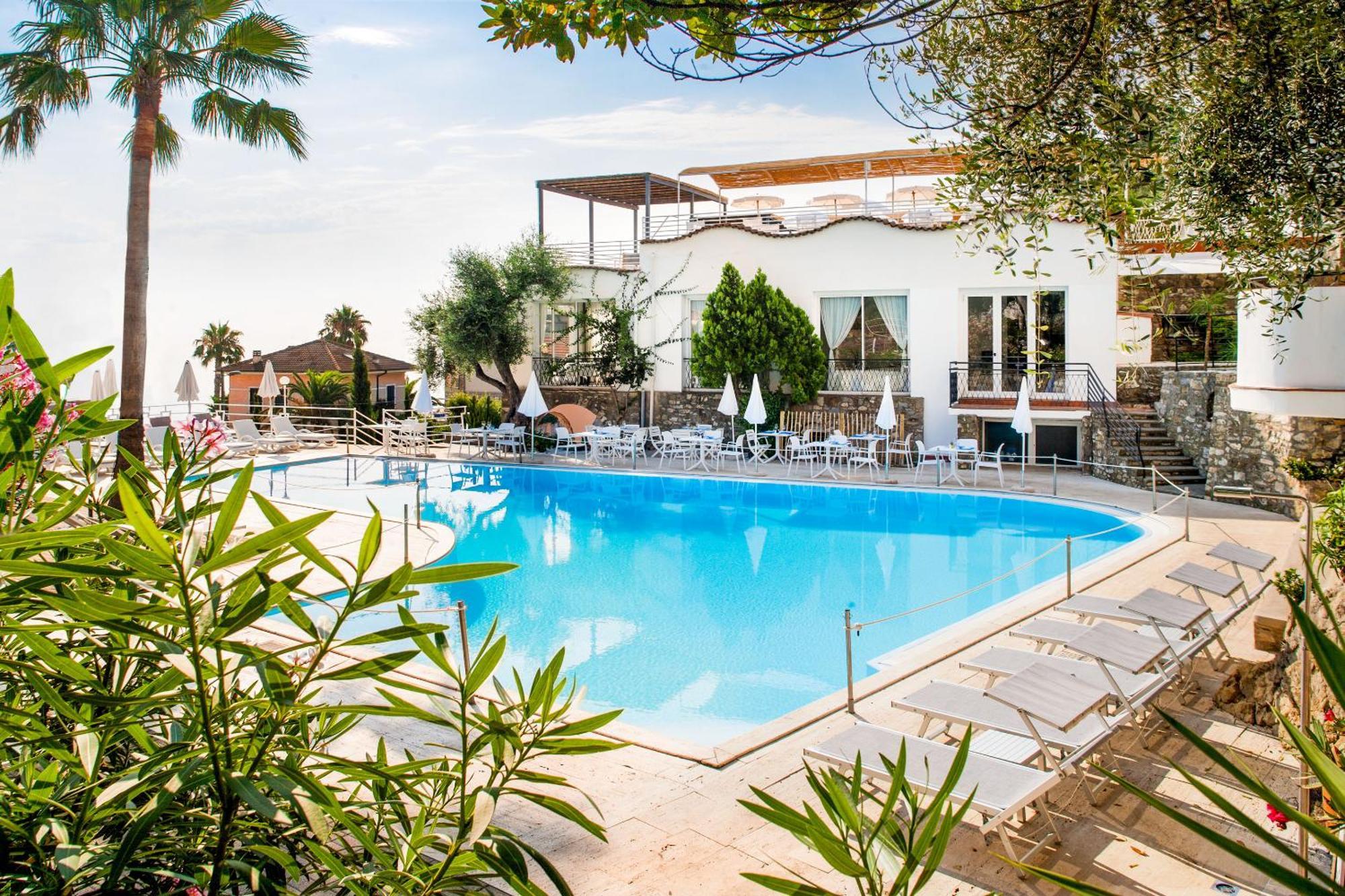 Hotel Moresco Diano Marina Exterior foto