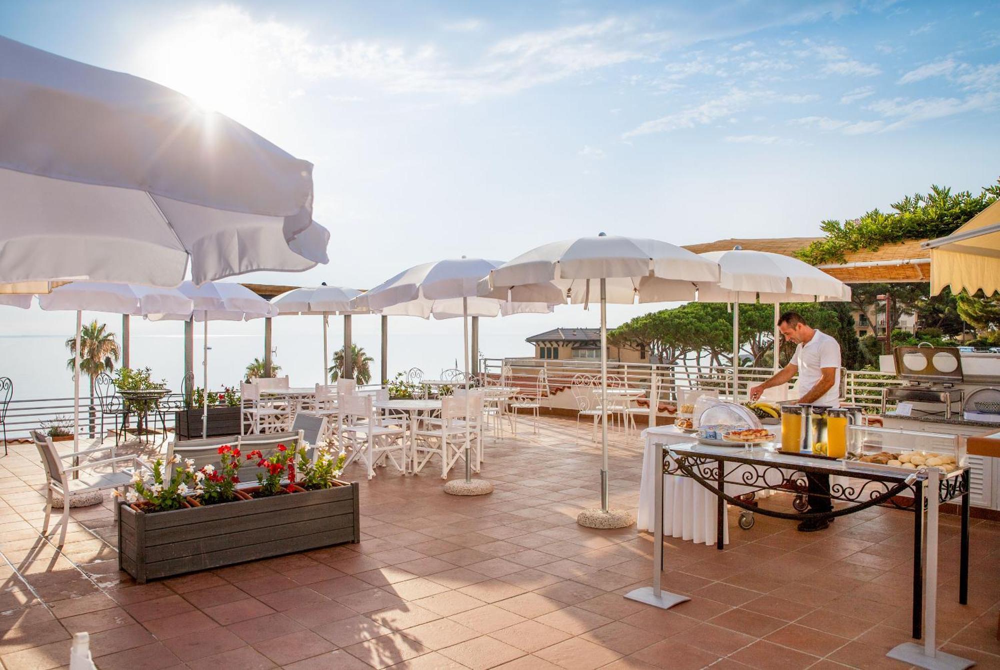 Hotel Moresco Diano Marina Exterior foto